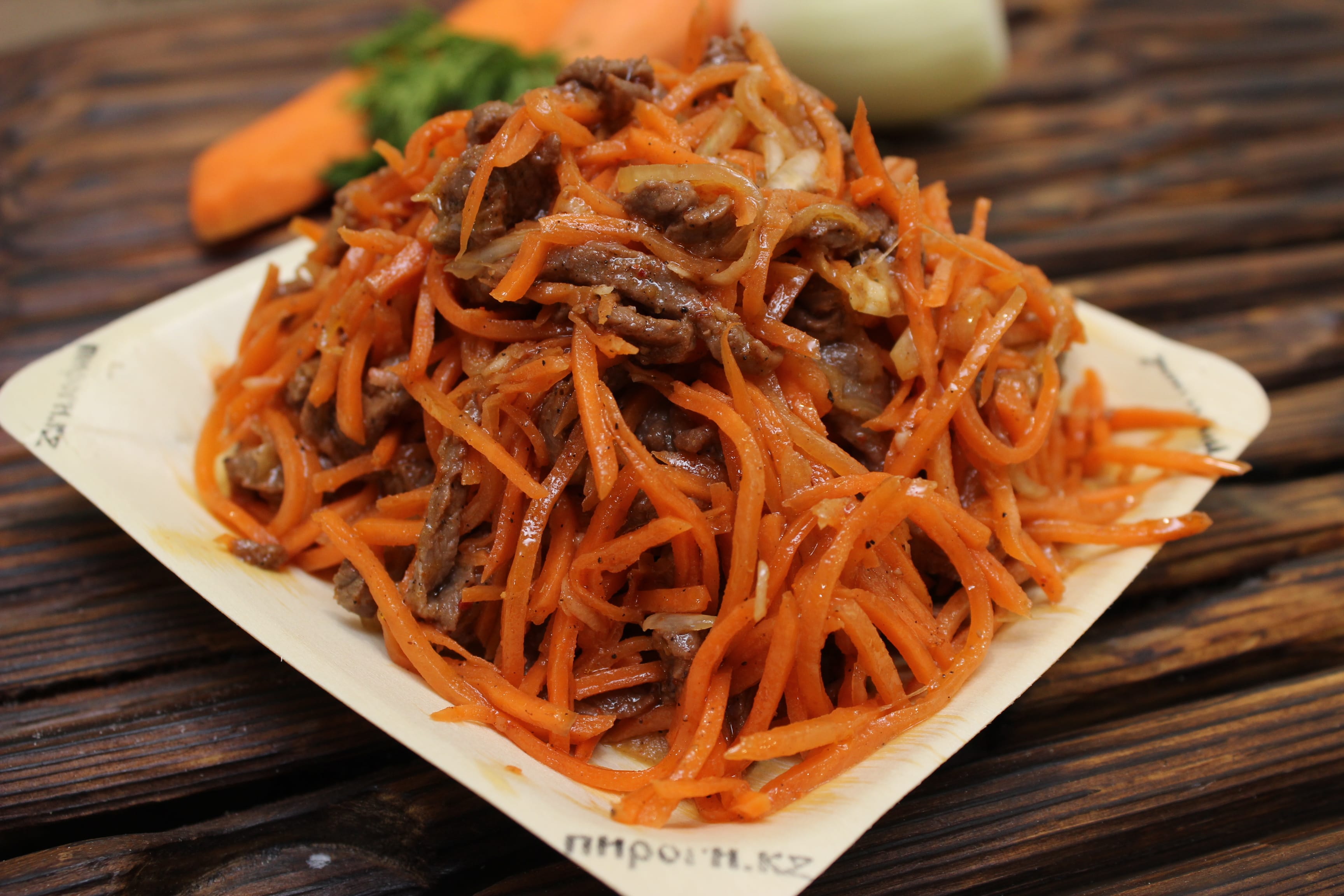 Рецепт салата мясо по корейски. Корейский салат Хе. Хе с говядиной по-корейски. Чимча морковча. Салат морковча.